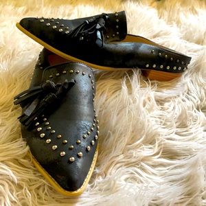 Woman’s black mules